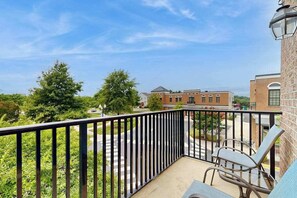 Property grounds - Village of Five Points condo with pool, gym, and tennis access (Lewes)