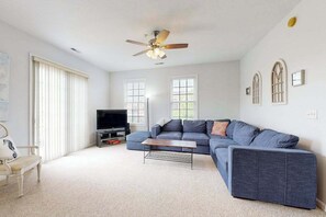 TV, offices - Village of Five Points condo with pool, gym, and tennis access (Lewes)