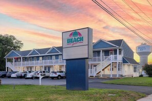 Exterior - Rehoboth Beach House with washer/dryer & on-site pool & foosball - near golf (Rehoboth Beach)