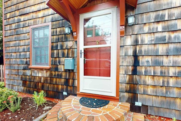 Exterior detail - Town of Lewes spacious dog friendly house w/deck & enclosed yard (Lewes)