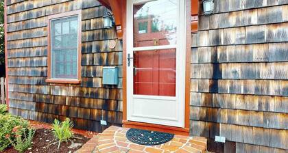 Town of Lewes spacious dog friendly house w/deck & enclosed yard