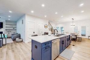 Interior - Stunning Peninsula getaway with pools, hot tubs, sports courts, & on-site golf (Millsboro)