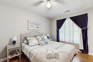 Iron/ironing board, WiFi, bed sheets - Candlelight Acres house w/ gas grill, outside shower & WIFI (Bethany Beach)