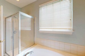 Shower, towels - Wedgefield house w/ free WiFi, gas grill, outside shower & community pool (Ocean View)