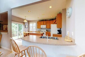 Fridge, microwave, oven, stovetop - Wedgefield house w/ free WiFi, gas grill, outside shower & community pool (Ocean View)