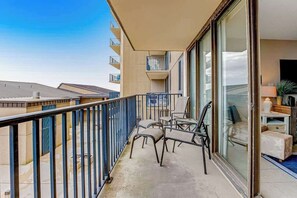 Terrace/patio - Sea Colony oceanfront 3rd floor condo w/ tennis court, shared sauna, elevator (Bethany Beach)