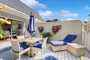 Outdoor dining - Sea Colony Tennis 1st floor condo w/ basketball court, free WiFi, and pool (Bethany Beach)