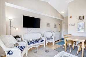 TV, offices - Ocean Side of Coastal Hwy efficiency condo w/ kitchenette and central AC (Bethany Beach)