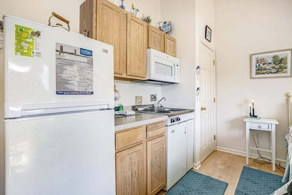 Fridge, microwave, coffee/tea maker, toaster