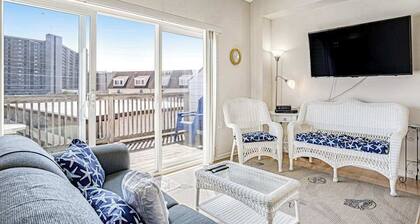 Ocean Side of Coastal Hwy efficiency condo w/ kitchenette and central AC