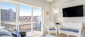 Ocean Side of Coastal Hwy efficiency condo w/ kitchenette and central AC