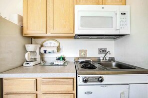 Fridge, microwave, coffee/tea maker, toaster - Ocean Side of Coastal Hwy efficiency condo w/ kitchenette and central AC (Bethany Beach)
