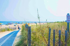 Beach nearby - Bethany Beach Inn suite close to beach with free WiFi, central AC, & balcony (Bethany Beach)