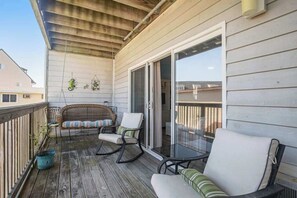Terrace/patio - Bethany Beach Inn suite close to beach with free WiFi, central AC, & balcony (Bethany Beach)