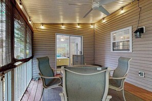 Interior - Clearwater Home Close to the Beach w/Shared Pool, Private Washer/Dryer (Frankford)