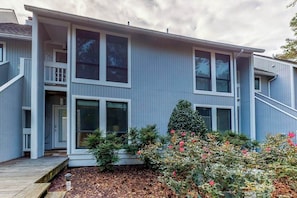 Exterior - Sea Colony Tennis 1st floor condo w/ free WiFi, lake view, and shared sauna (Bethany Beach)