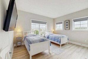 Desk, iron/ironing board, WiFi, bed sheets - New, Tidal Walk Home w/ High-Speed WiFi, Washer/Dryer, w/Shared Outdoor Pool (Ocean View)