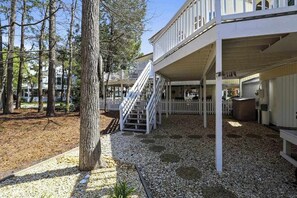 Terrace/patio - Updated Bahamas Beach Cottage home, close to Bethany Beach (Bethany Beach)