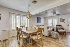 Dining - Updated Bahamas Beach Cottage home, close to Bethany Beach (Bethany Beach)