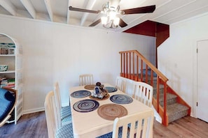 Dining - Mallard Lakes Home w/Shared Pool, Free WiFi, Private Washer/Dryer (Selbyville)
