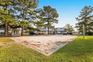 Property grounds - Mallard Lakes Home w/Shared Pool, Free WiFi, Private Washer/Dryer (Selbyville)