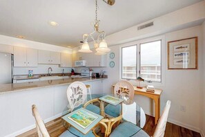 Dining - Town of Bethany Beach Condo Steps To Ocean w/Free WiFi, Private Washer/Dryer (Bethany Beach)