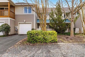 Exterior - Sea Colony Condo with Fast WiFi & Gas Fireplace plus Shared Pools, Hot Tub, Gym (Bethany Beach)