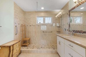 Shower, towels - Sea Colony Condo with Fast WiFi & Gas Fireplace plus Shared Pools, Hot Tub, Gym (Bethany Beach)