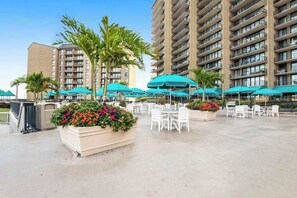 Outdoor dining - Sea Colony oceanfront condo with WiFi, balcony, w/d, & pool/tennis (Bethany Beach)
