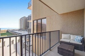 Property grounds - 2nd Floor Ocean View Condo with Balcony, Shared Pool/HT/Tennis, AC (Bethany Beach)