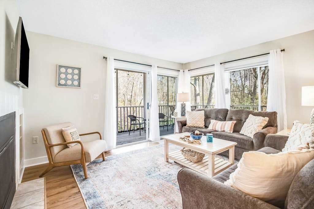 TV, fireplace, offices