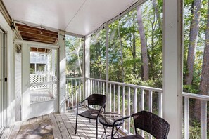 Property grounds - Sea Colony Condo Close to Beach w/Shared Pool & Tennis Court, Free WiFi, & AC (Bethany Beach)
