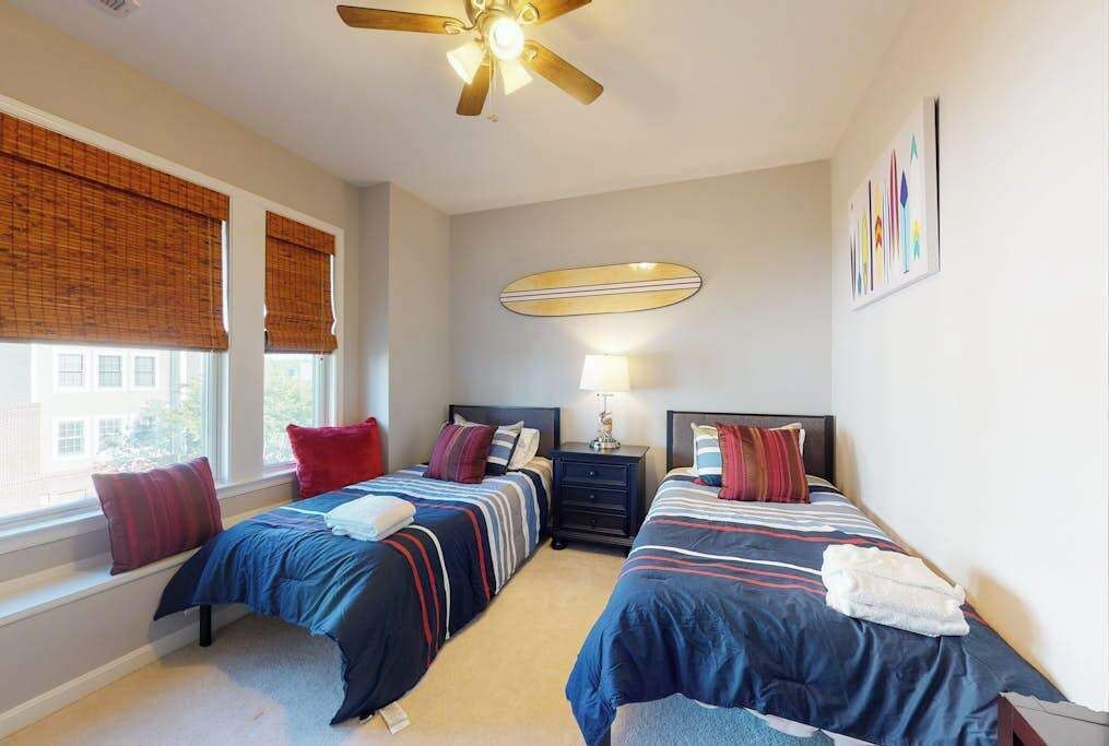 Desk, iron/ironing board, WiFi, bed sheets