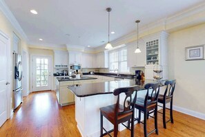 Fridge, microwave, oven, stovetop - Sunny townhome steps from beach with WiFi, fireplace, AC & washer/dryer (Bethany Beach)