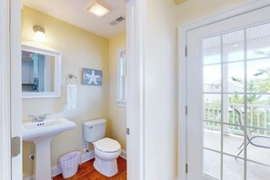 Interior - Sunny townhome steps from beach with WiFi, fireplace, AC & washer/dryer (Bethany Beach)