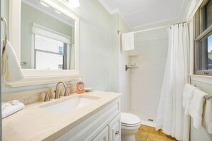 Shower, towels - Bright Turtle Walk escape near the beach & town with screened porch, grill & AC (Bethany Beach)