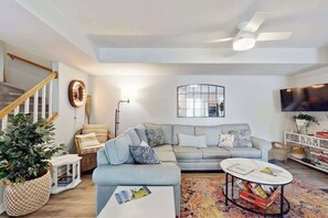 TV, video games, offices - Stewards Watch townhome near beach with screened porch, pool & tennis access (Bethany Beach)