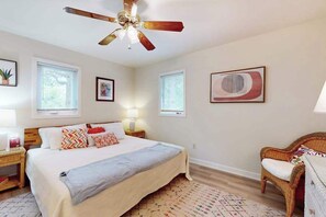Iron/ironing board, WiFi - Stewards Watch townhome near beach with screened porch, pool & tennis access (Bethany Beach)