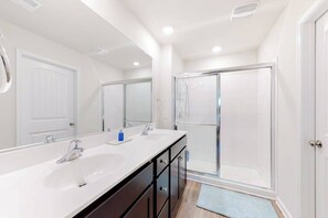 Shower, hair dryer, towels - Ocean View Beach Club home with fast WiFi, central A/C, & community amenities (Ocean View)