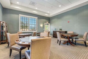 Dining - Ocean View Beach Club home with fast WiFi, central A/C, & community amenities (Ocean View)