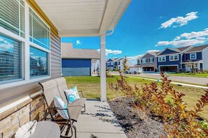 Terrace/patio - Elegant home in Millville by the Sea with 2 pools, gym, dock & W/D (Millville)