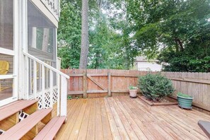 Terrace/patio - Bethany Pines townhome with pool, tennis, & private washer/dryer - near beach (Bethany Beach)
