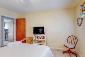 Iron/ironing board, WiFi, bed sheets - Bethany Pines townhome with pool, tennis, & private washer/dryer - near beach (Bethany Beach)