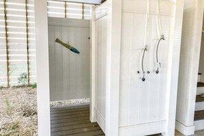 Property grounds - Tidal Walk home with pond views, outdoor pool, decks, fast WiFi, & bikes (Ocean View)
