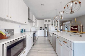 Fridge, microwave, oven, stovetop - Tidal Walk home with pond views, outdoor pool, decks, fast WiFi, & bikes (Ocean View)