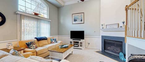 TV, fireplace, offices