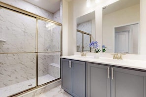 Shower, towels - Friendship Creek dog-friendly townhome with pool, dog parks, bikes, & W/D (Frankford)