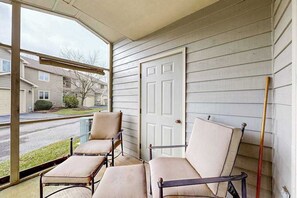 Terrace/patio - Plantations East dog-friendly townhouse with fireplace & water view (Lewes)