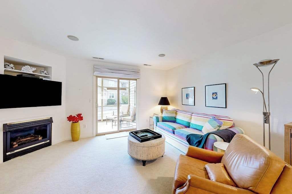 TV, fireplace, offices