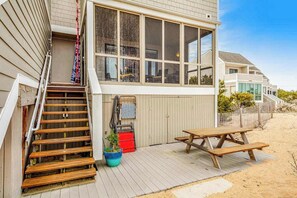 Outdoor dining - Dog-friendly oceanfront escape at Lewes with fast WiFi & AC - right on the beach (Lewes)